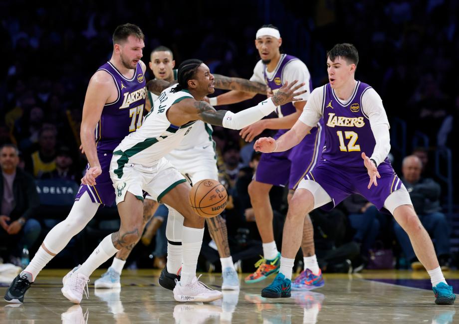 字母哥21分 雄鹿105-101送湖人两连败